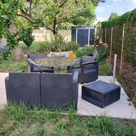 Gite Pavillon Kifadonfe 3 Ch Avec Cour Et Jardin Clos Βίλα Saint-Germain-Lembron Εξωτερικό φωτογραφία