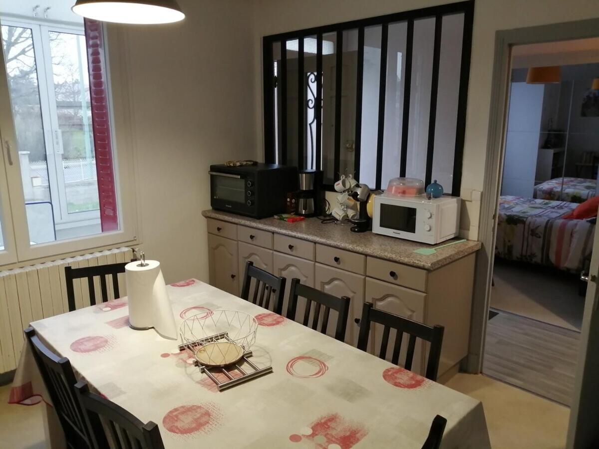 Gite Pavillon Kifadonfe 3 Ch Avec Cour Et Jardin Clos Βίλα Saint-Germain-Lembron Εξωτερικό φωτογραφία